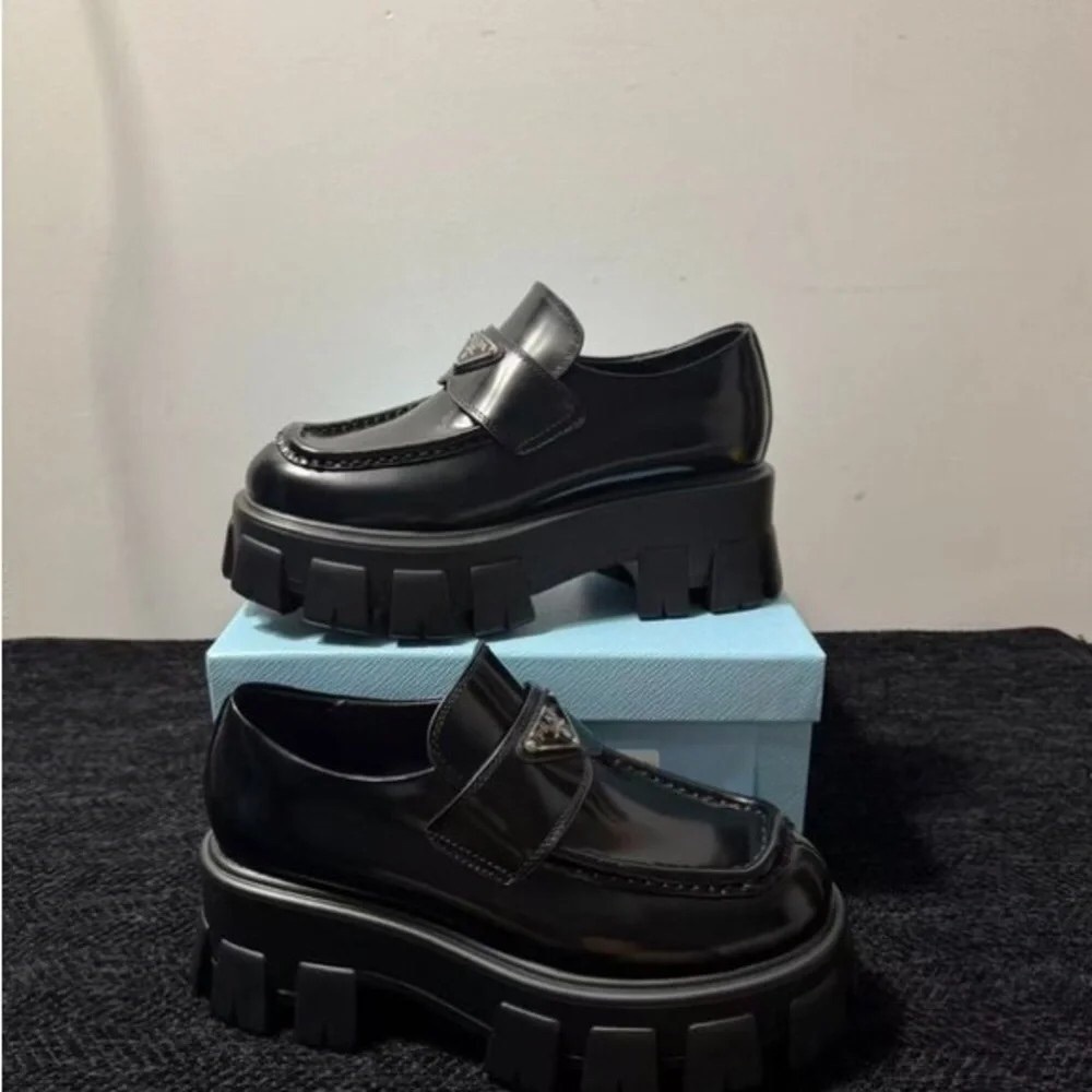 💡💡💡Prada Women Loafers (Black) - Picture 3 of 4